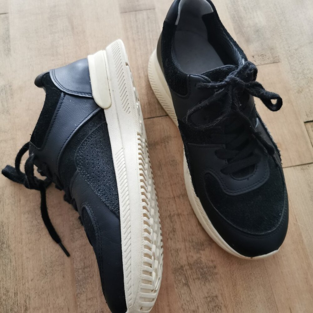 Everlane - The Trainer